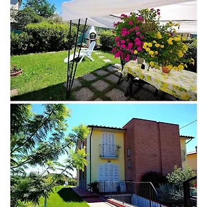 Casa La Mimosa , Montecarlo Italia